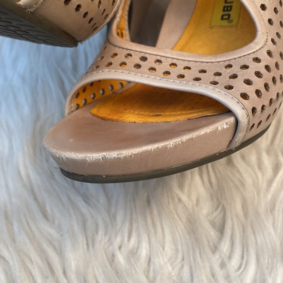 Tsubo Casius Leather Heels in Putty, Size 7 - Picture 17 of 17